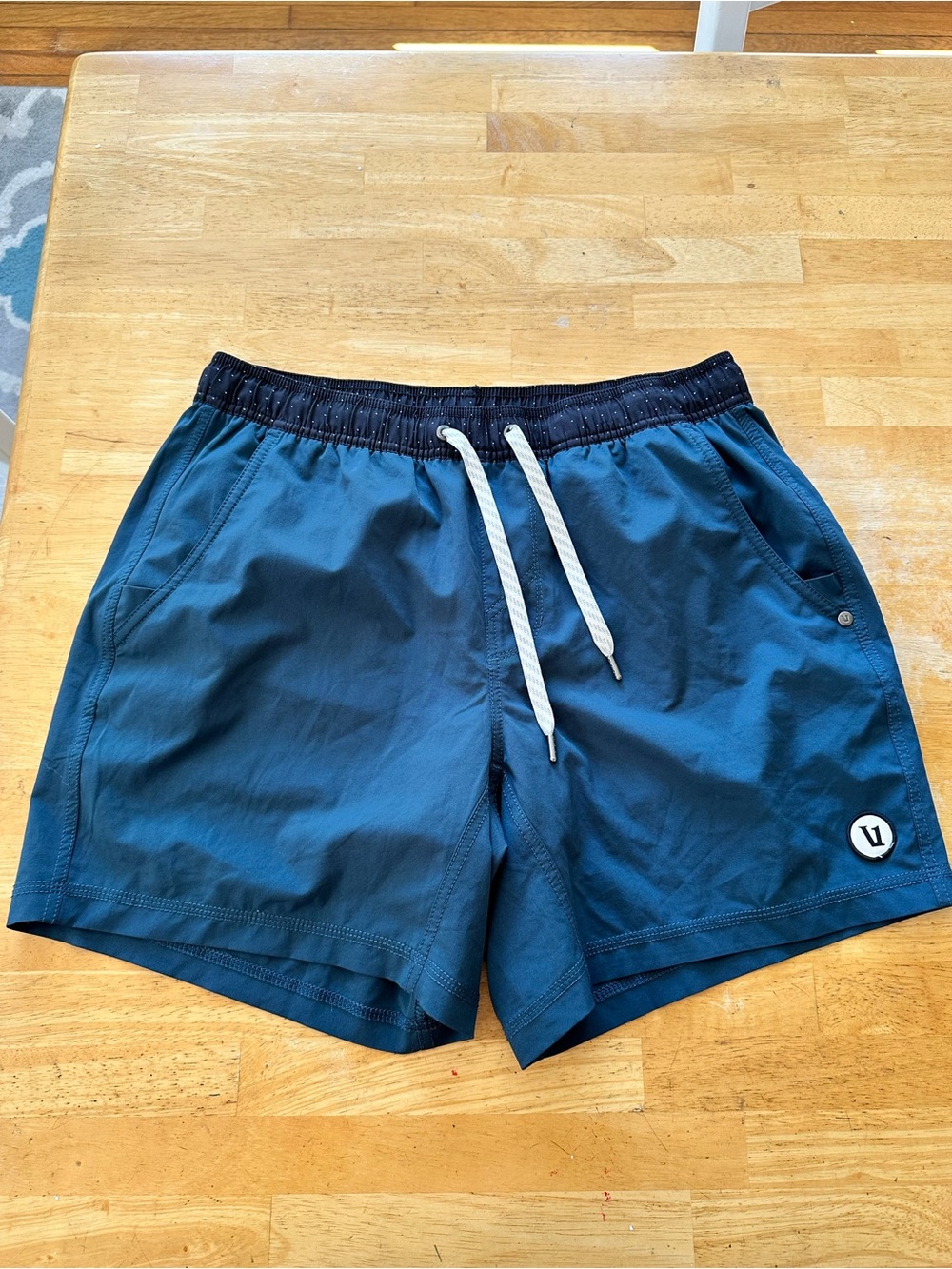 Vuori men’s shorts medium